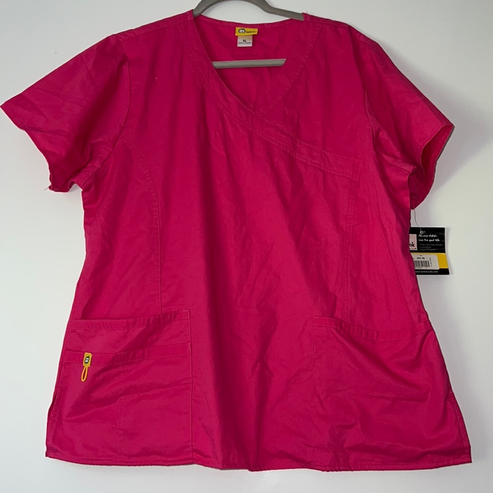 XL Wink scrub shirt.